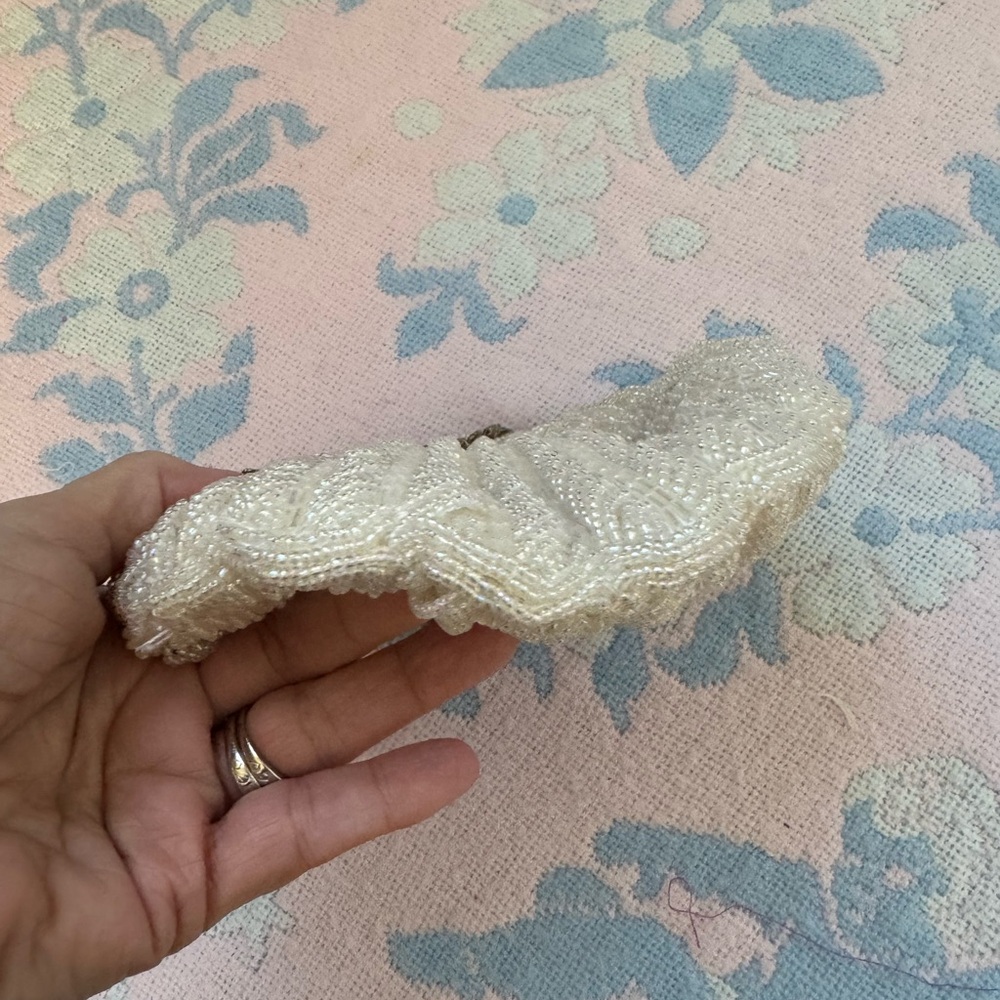 VTG La Regale Elegant Cream Beaded Clutch - Picture 6 of 10